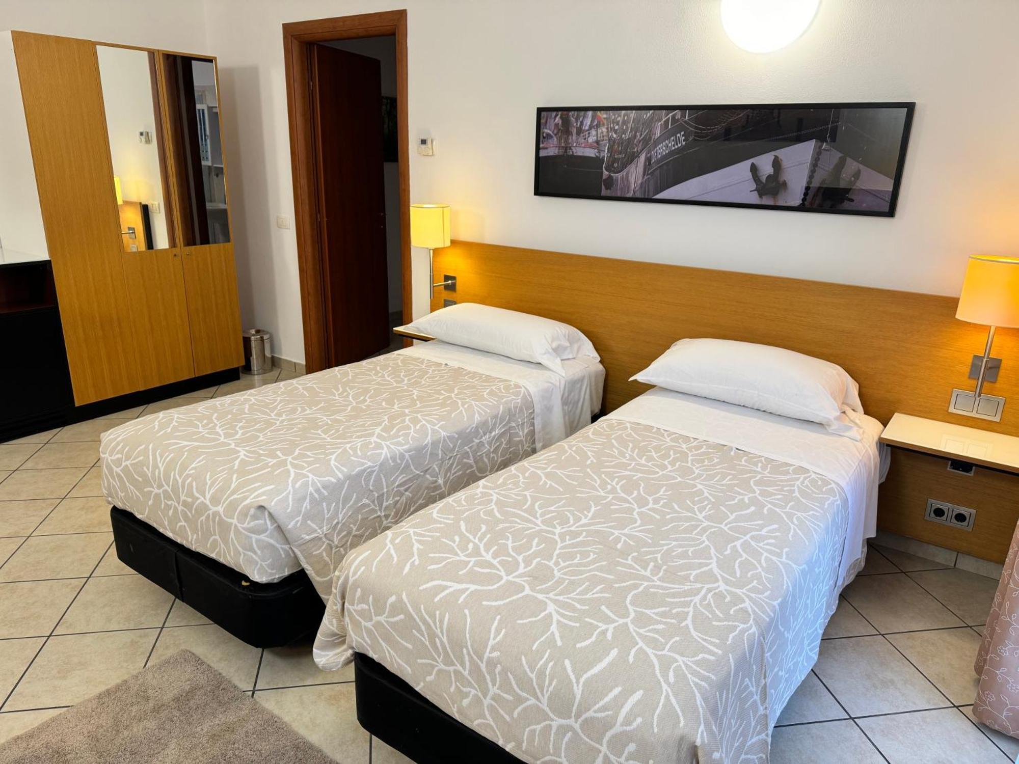 Residence Malpensa Somma Lombardo Exteriör bild