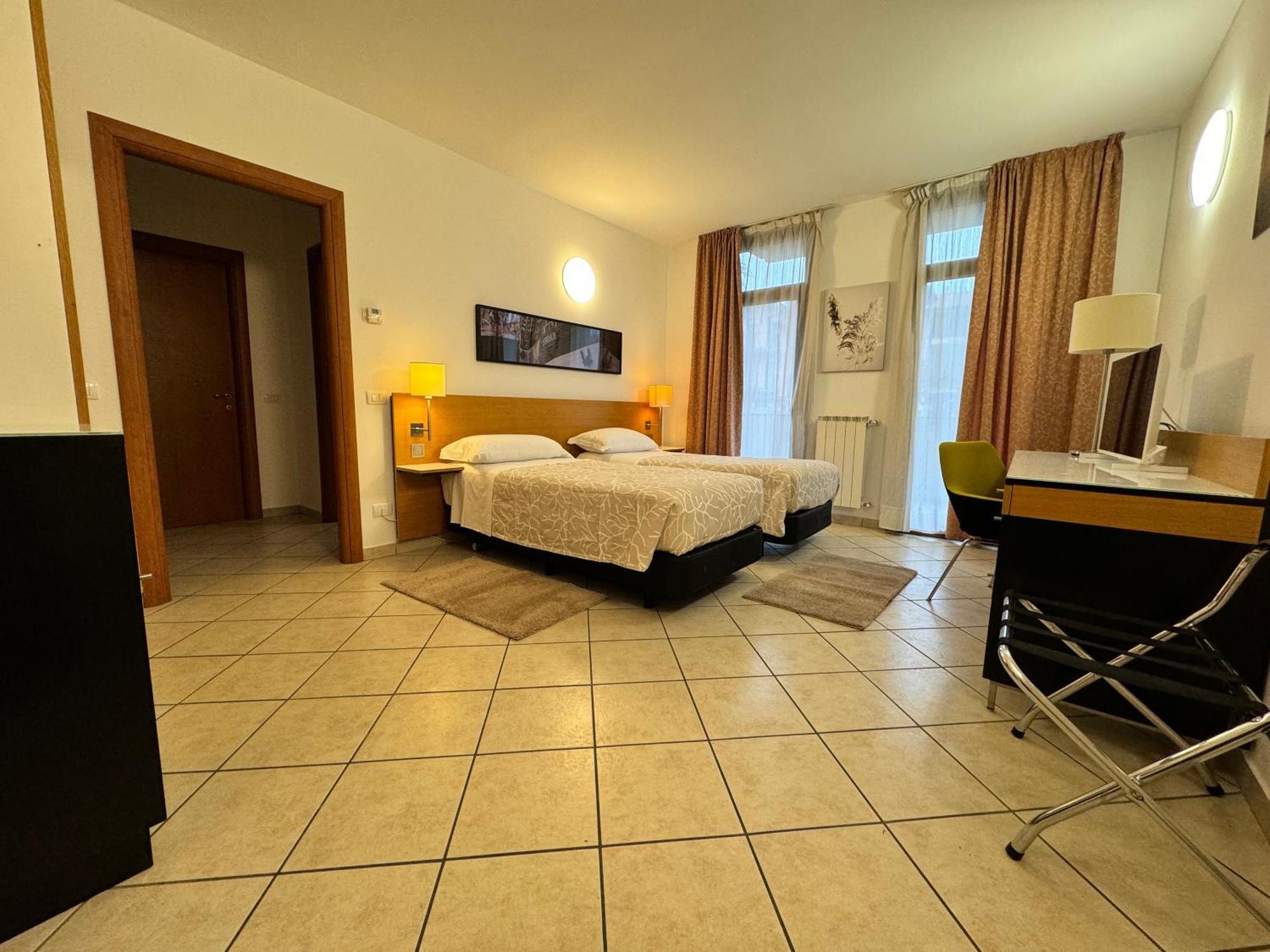Residence Malpensa Somma Lombardo Exteriör bild